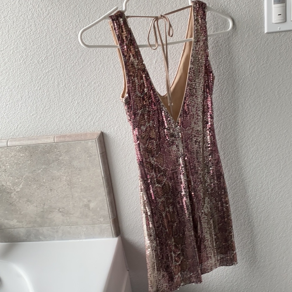 WINDSOR DRESS - Picture 8 of 10